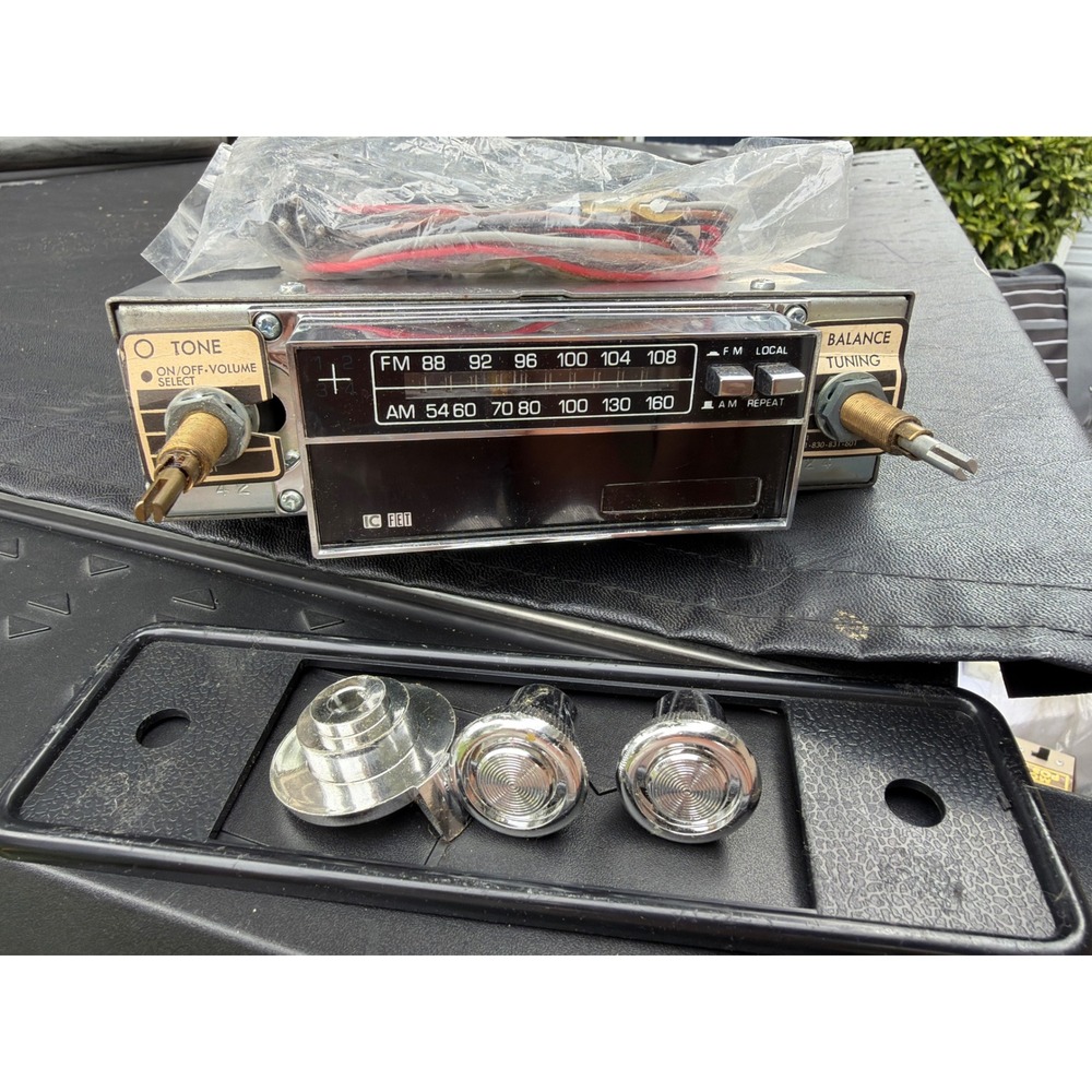 Vintage Kraco Dashmaster KID-560A AM FM 8 Track Stereo Car Radio Player Japan